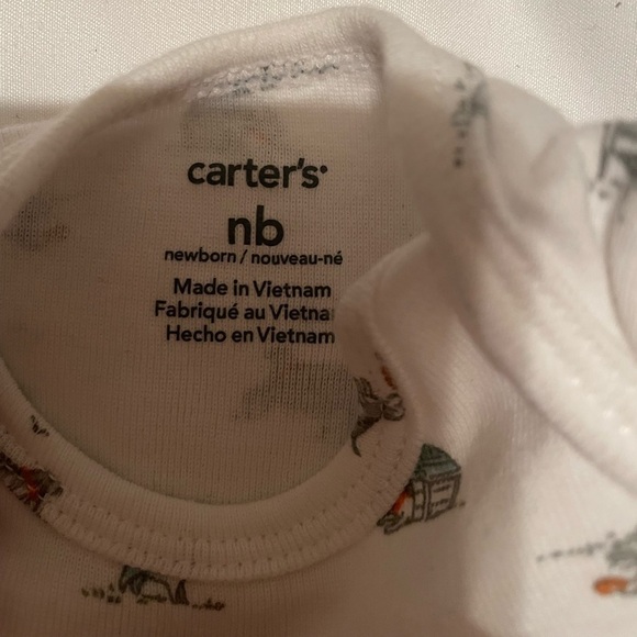 🐶🐶Carters bundle of five size newborn onesies and footies.🐶🐶 - Picture 5 of 11